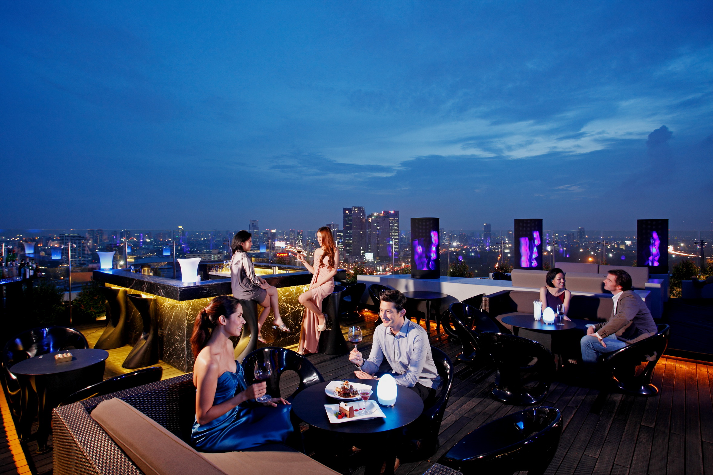 Кафе в бангкоке. Sky Bar Бангкок. Бангкок ресторан на крыше. Sky Bar Лебуа Бангкок. Башня Байок Скай ресторан.